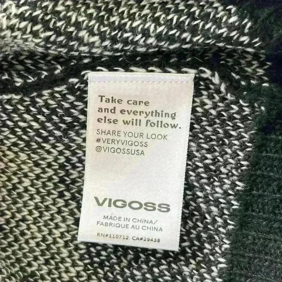 Vigoss Black and White Stars Raw Hem V Neck Sweater XS - Picture 7 of 10